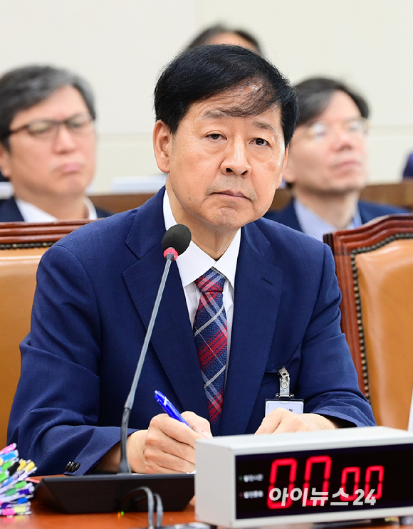 구윤철 기획재정부 장관 후보자가 17일 서울 여의도 국회 기획재정위원회에서 열린 인사청문회에서 의원 질의에 답변하고 있다. [사진=정소희 기자]