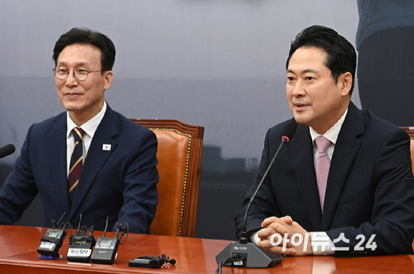 국민의힘 장동혁 대표가 1일 서울 여의도 국회에서 김민석 국무총리를 접견해 발언을 하고 있다. [사진=곽영래 기자]
