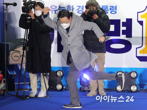 이재명 더불어민주당 대선 후보가 22일 경기 안산시 안산문화광장에서 집중 유세를 열고 지지를 호소하고 있다. [사진=국회사진취재단]