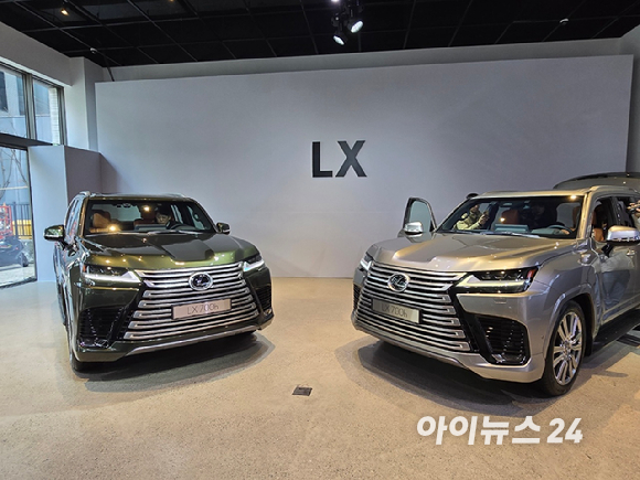 렉서스코리아가 17일 서울 성동구 엔더슨씨 성수에서 플래그십 SUV 'LX 700h'를 소개하고 있다. [사진=김종성 기자]