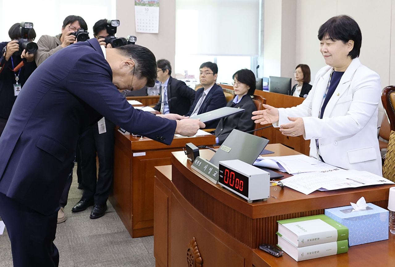 이정현 검찰총장 직무대행이 22일 국회 법제사법위원회에서 열린 공소청(구 대검찰청)에 대한 국정감사에 출석해 업무보고를 하고 있다. 2026.10.22 [사진=연합뉴스]