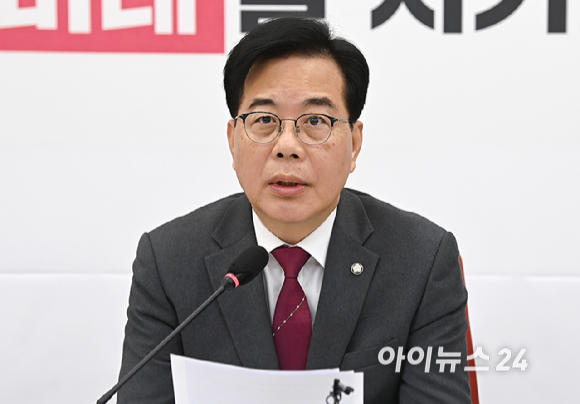 송언석 국민의힘 원내대표가 12일 서울 여의도 국회에서 현안 관련 기자간담회를 하고 있다. [사진=곽영래 기자]