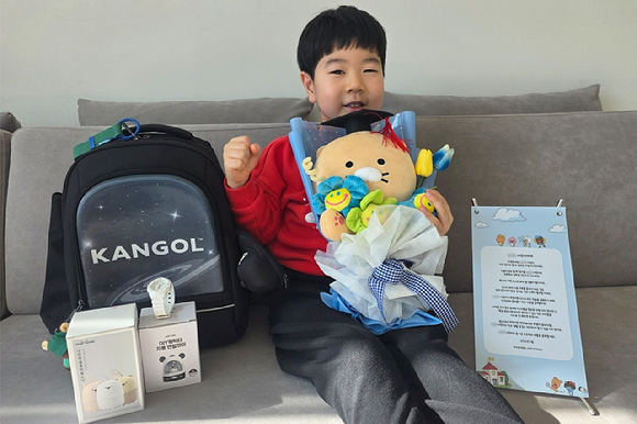 카카오게임즈, 신학기 앞둔 임직원 자녀에 '입학 선물' 전달