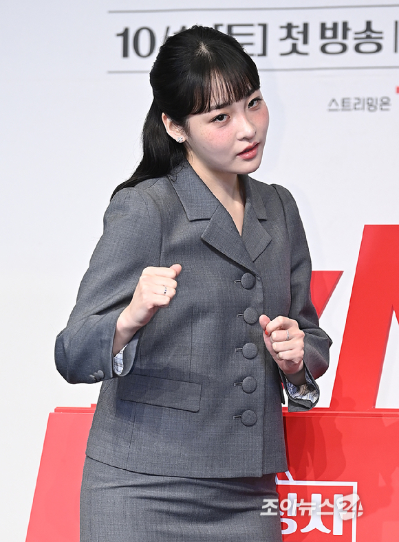 배우 김민하가 1일 오후 서울 구로구 더링크서울 트리뷰트 포트폴리오 호텔에서 열린 tvN 새 토일 '태풍상사' 제작발표회에서 포토타임을 갖고 있다. [사진=곽영래 기자]