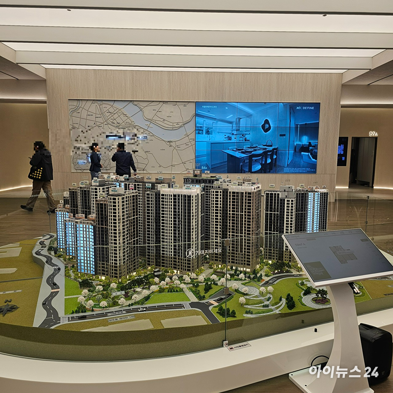 라클라체자이드파인 견본주택 내 단지 모형도.2026.04.03 [사진=이효정 기자 ]