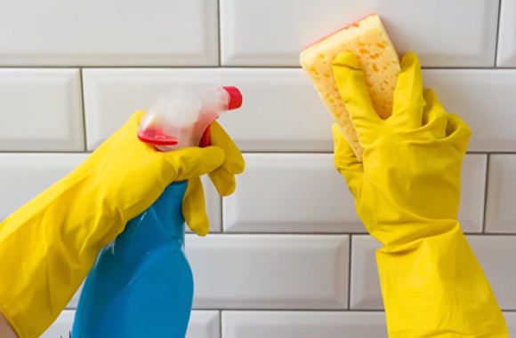 고령자가 욕실에서 특히 주의해야 할 위험한 행동들이 전문가에 의해 공개됐다. 사진은 본 기사 내용과 무관 [사진=Alpine Kitchens & Bathrooms]