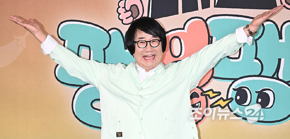 개그맨 최양락이 17일 오후 서울 마포구 스탠포드호텔 JTBC 예능 프로그램 '대결! 팽봉팽봉' 제작발표회에서 포토타임을 갖고 있다. [사진=곽영래 기자]