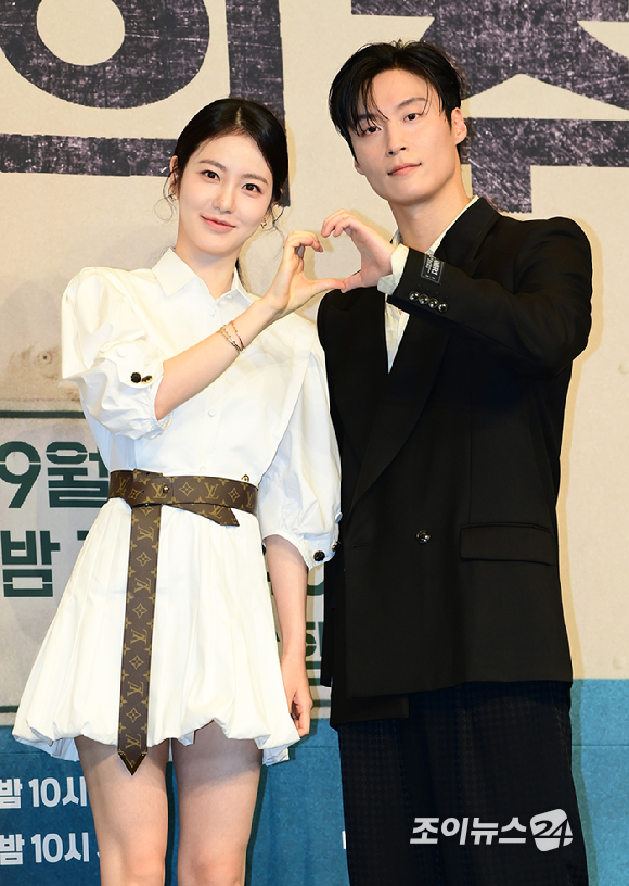 배우 신예은과 허남준이 11일 오후 서울 구로구 신도림 더 링크 호텔에서 열린 JTBC 새 토일극 '백번의 추억' 제작발표회에 참석하고 있다. [사진=정소희 기자]