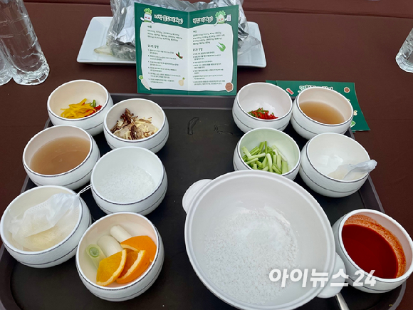 25일 서울 광진구 워커힐 호텔 명월관에서 '어린이 김치 만들기' 행사가 진행됐다. [사진=송대성 기자]