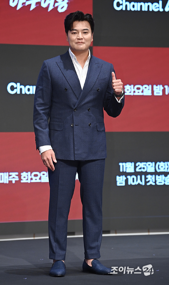 야구선수 출신 추신수가 25일 서울 구로구 더 세인트 신도림에서 열린 채널A 야구여왕' 제작발표회에서 포즈를 취하고 있다. [사진=곽영래 기자]