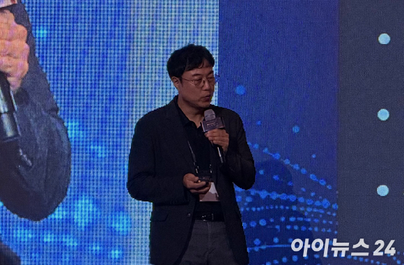 코오롱베니트 강이구 대표이사가 13일 서울드래곤시티에서 열린 'KOLON BENIT AX BOOST SUMMIT 2026'에서 환영사를 하고 있다. [사진=최효경 기자]
