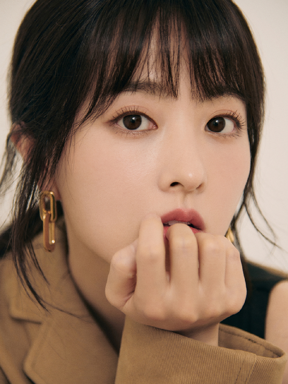배우 박보영이 넷플릭스 시리즈 '멜로무비' 인터뷰에 앞서 포즈를 취하고 있다. [사진=넷플릭스]
