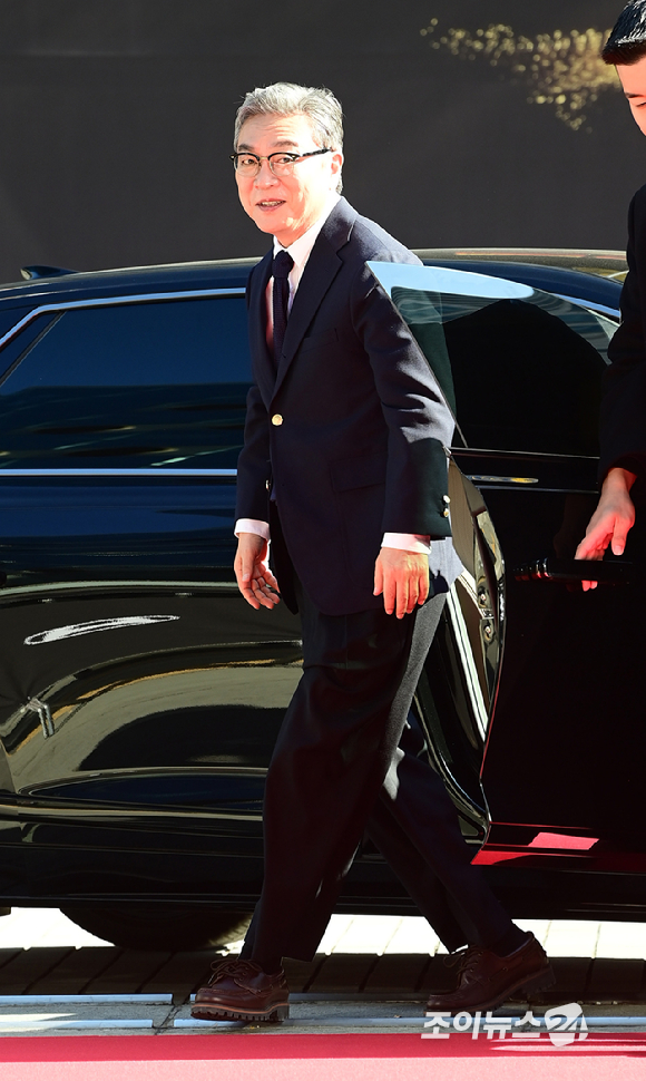 배우 김의성이 18일 오후 서울 양천구 목동 SBS 정문에서 열린 SBS 새 금토드라마 '모범택시3' 레드카펫 포토행사에 참석하고 있다. [사진=정소희 기자]