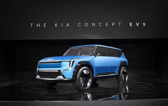 지난 7월 부산국제모터쇼에서 공개된 기아의 두 번째 전용 전기차 모델 '더 기아 EV9 콘셉트' [사진=기아]