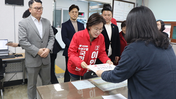 이인선 의원이 22일 대구 수성구을 예비후보 등록을 하고 있다. [사진=이인선 의원실]