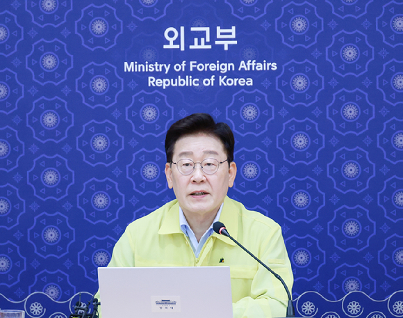 이재명 대통령이 27일 서울 외교부 청사에서 열린 네팔 홍수 피해 대응 긴급회의에서 발언하고 있다. 2026.8.27 [사진=연합뉴스]