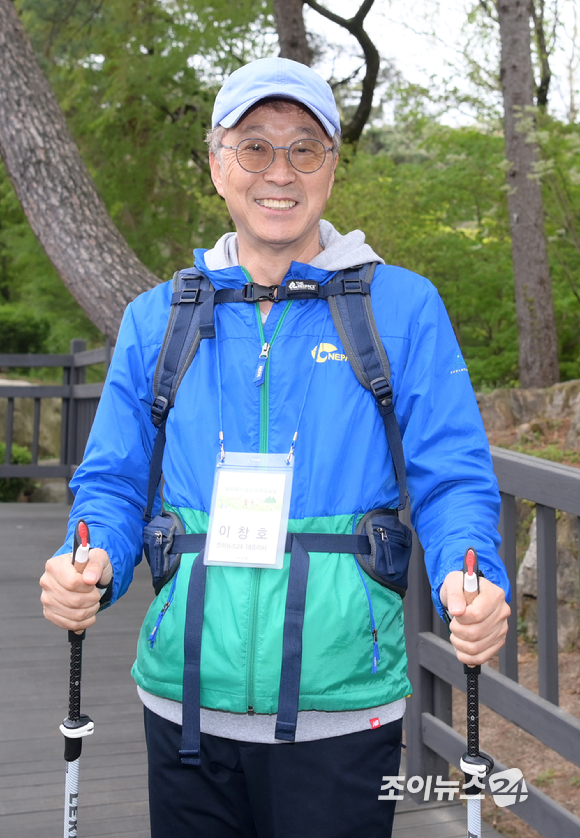 이창호 조이뉴스24 대표이사 부회장이 15일 오전 서울 강북구 우이동 만남의 광장에서 열린 '제7회 희망찾기 등산·트레킹 교실'에 참석하고 있다. [사진=정소희 기자]