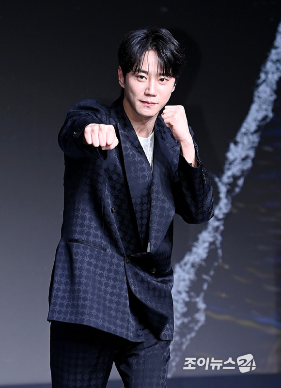 배우 이준영이 21일 오전 서울 마포구 호텔 나루 서울 엠갤러리에서 열린 '약한영웅 Class 2' 제작발표회에서 포토타임을 갖고 있다. [사진=곽영래 기자]