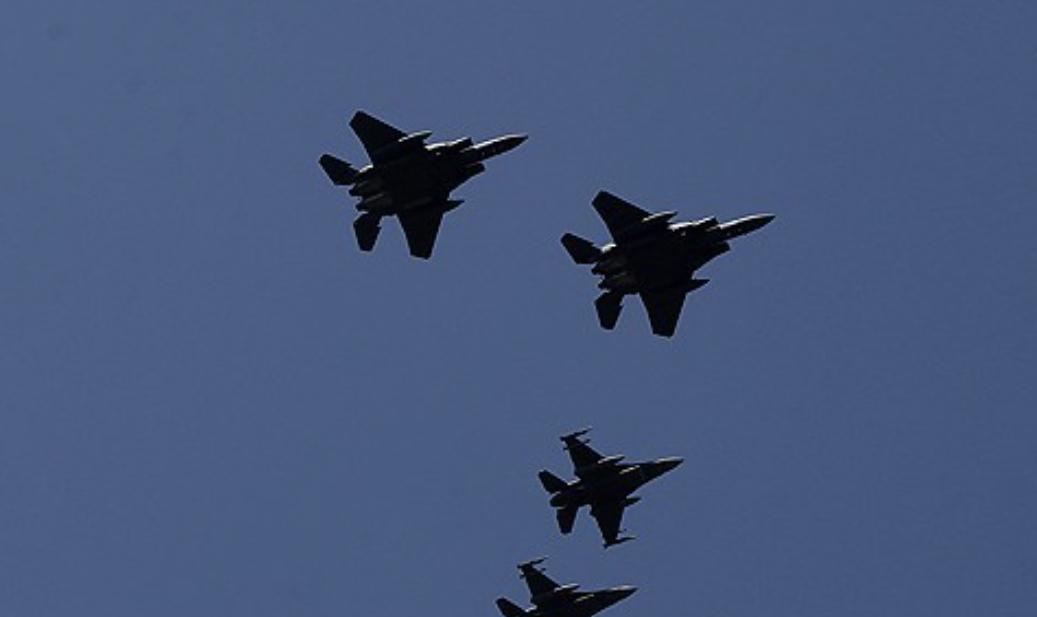 4일 미국 워싱턴DC 내셔널몰 상공에서 미국 독립 250주년 기념행사의 일환으로 F-15 전투기들이 비행하고 있다. 2026.7.4 [사진=AP/연합뉴스]