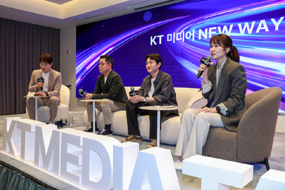16일 오전 서울 강남구 안다즈 서울 강남 호텔에서 열린 KT그룹 미디어토크 기자간담회에서 김채희 KT 미디어부문장 전무가 KT 미디어 뉴웨이에 대해 설명하고 있다. [사진=KT]