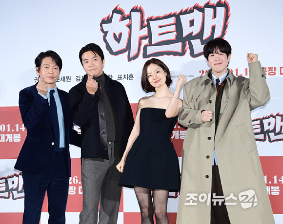 최원섭 감독-배우 박지환-문채원-표지훈-권상우가 11일 오전 서울 광진구 자양동 롯데시네마 건대입구점에서 열린 영화 '하트맨'(감독 최원섭) 제작보고회에 참석하고 있다. [사진=정소희 기자]