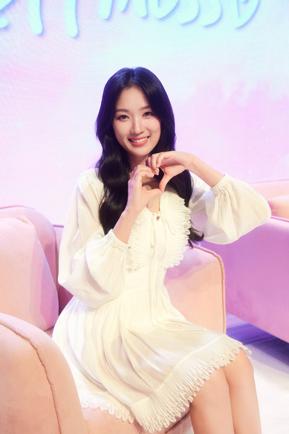 배우 김혜윤이 서울 팬미팅 '혜피니스(Hye-ppiness)'에서 팬들을 만나고 있다. [사진=원더월]