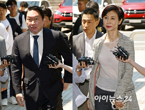 최태원 SK그룹 회장과 노소영 아트센터 나비 관장이 15일 서울 서초구 서울고등법원에서 열린 재산분할 파기환송심 2차 조정 기일에 출석하고 있다. [사진=사진공동취재단 ]
