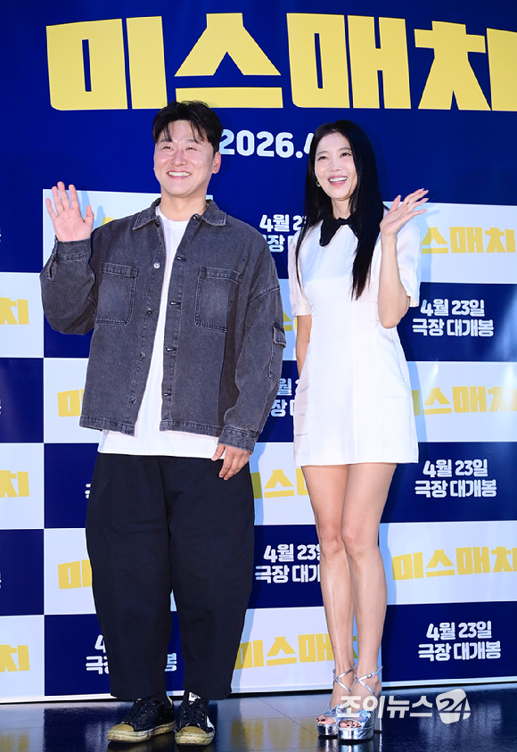 배우 오대환과 오윤아가 9일 오후 서울 롯데시네마 건대입구점에서 열린 영화 '미스매치'(감독 손태웅) 언론시사회에 참석하고 있다. [사진=정소희 기자]