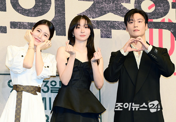 배우 신예은-김다미-허남준이 11일 오후 서울 구로구 신도림 더 링크 호텔에서 열린 JTBC 새 토일극 '백번의 추억' 제작발표회에 참석하고 있다. [사진=정소희 기자]