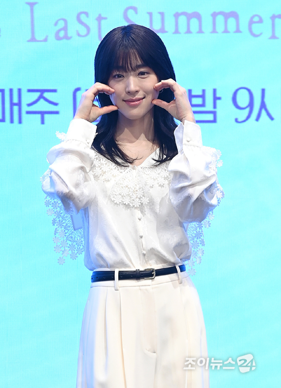 [포토] 최성은 &apos;여름이 지긋지긋한 7급 공무원&apos;