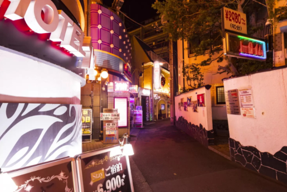 지난 24일 오가와 시장이 기자회견에 참석해 논란에 대해 해명하고 있다. [사진=NHK]