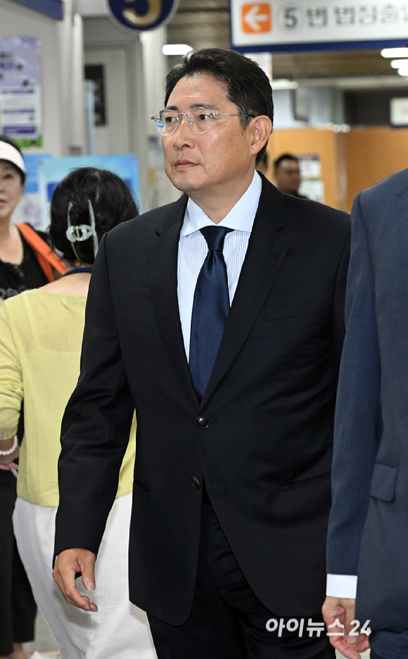 조현준 효성그룹 회장이 21일 오전 서울 서초구 서울중앙지방법원에서 열린 '강요미수 혐의' 18차 공판에 증인 출석하고 있다. [사진=사진공동취재단 ]