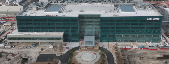 일론 머스크 테슬라 최고경영자(CEO)가 21일(현지시간) 미국 텍사스에서 열린 '테라팹(TERAFAB)' 프로젝트 발표 행사에서 발언하고 있다. [사진=X 영상 캡처]