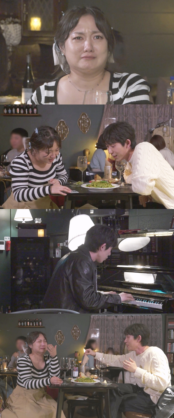 '나 혼자 산다' 박나래와 코드 쿤스트가 와인바 데이트를 즐기고 있다. [사진=MBC]