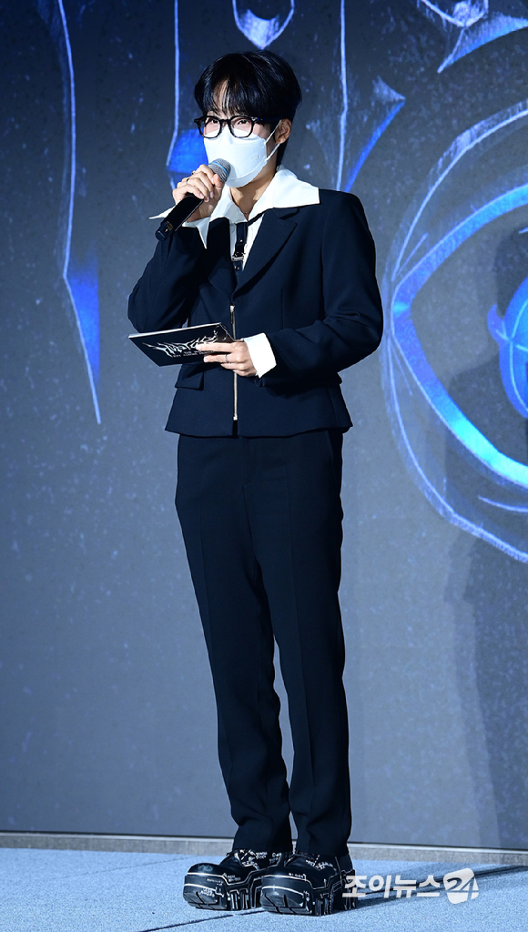 방송인 재재와 샤이니 키가 11일 오후 서울 광진구 풀만 앰배서더 서울 이스트폴 브로드웨이에서 열린 샤이니 키 솔로 정규 3집 '헌터'(HUNTER) 발매 기념 기자회견에 참석하고 있다. [사진=정소희 기자]