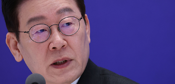 이재명 대통령이 21일 청와대 영빈관에서 열린 신년기자회견에서 취재진 질문에 답하고 있다. 2026.1.21 [사진=연합뉴스]