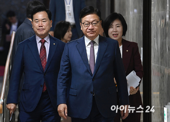 정점식 국민의힘 원내대표가 20일 서울 여의도 국회에서 열린 국정감사대책회의에 참석하고 있다. [사진=곽영래 기자]