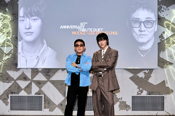 가수 이승철, 우즈가 29일 오후 서울 한남동 현대카드 언더스테이지에서 열린 이승철 40주년 앨범 음감회에 참석해 포즈를 취하고 있다. [사진=LSC]