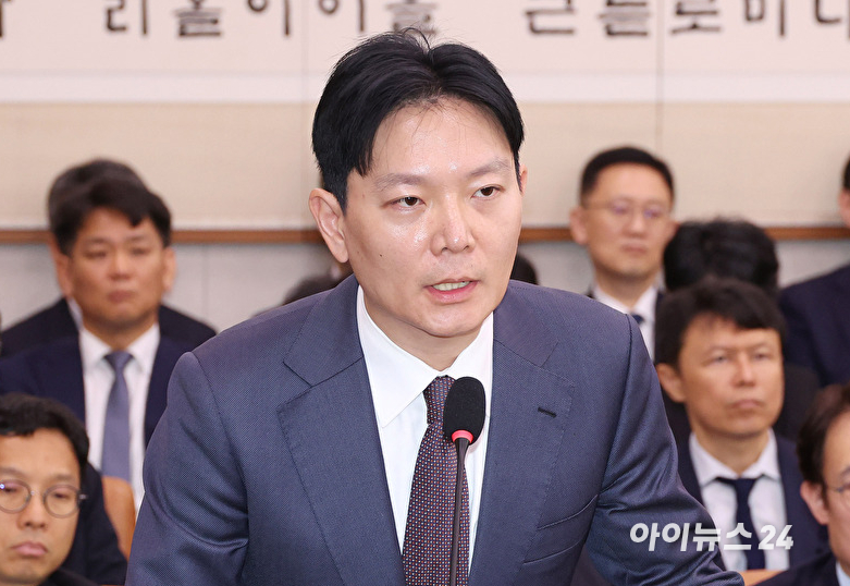 이화영 전 경기도 평화부지사의 대북 송금 사건을 수사했던 박상용 법무연수원 교수가 14일 서울 여의도 국회에서 열린 국회 법제사법위원회 법무부 등에 대한 국정감사에서 질의에 답변하고 있다. [사진=곽영래 기자]