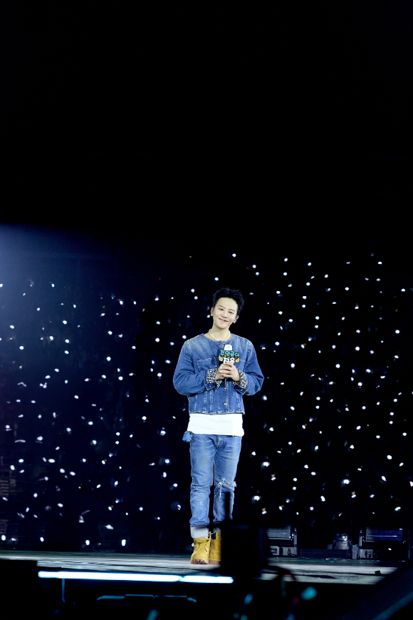  FAM I LOVE YOU]'에서 무대를 선보이고 있다. [사진=갤럭시 코퍼레이션]