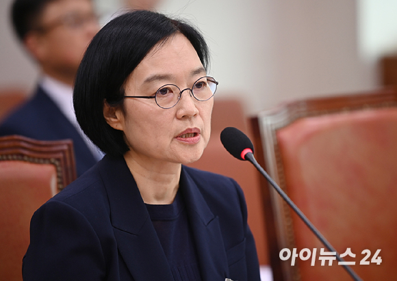 한성숙 중소벤처기업부 장관 후보자가 15일 오전 서울 여의도 국회 산업통산자원중소벤처기업위원회에서 열린 인사청문회에서 질의에 답변하고 있다. [사진=곽영래 기자]