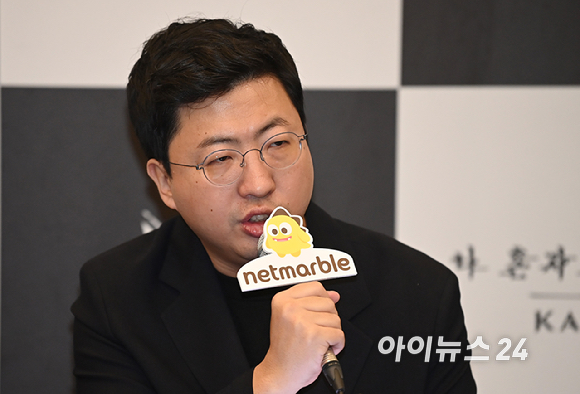 13일 부산 해운대구 벡스코에서 열린 국제게임전시회 '지스타 2025' 공동 인터뷰에서 넷마블 문중기 사업본부장이 질문에 답변하고 있다. [사진=곽영래 기자]