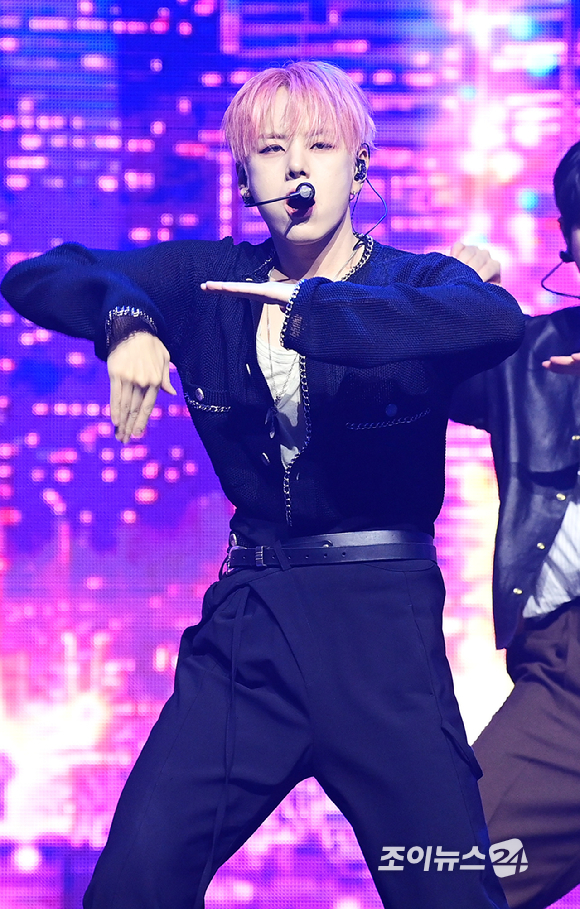 그룹 위아이 장대현이 29일 오후 서울 광진구 예스24라이브홀에서 열린 위아이(WEi) 여덟 번째 미니앨범 '원더랜드' 발매 기념 쇼케이스에 참석하고 있다. [사진=정소희 기자]