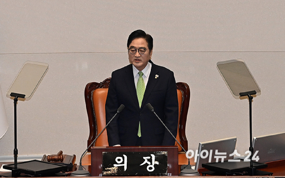 우원식 국회의장이 2일 오후 서울 여의도 국회에서 열린 제432회국회(임시회) 제1차 본회의 개회식에서 개회사를 하고 있다. [사진=곽영래 기자]