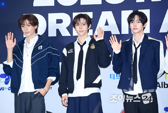 그룹 라이즈(RIIZE)가 27일 경기 고양시 킨텍스에서 열린 2026 케이 월드 드림 어워즈(K WORLD DREAM AWARDS)' 블루카펫에 참석하고 있다.