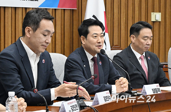 장동혁 국민의힘 대표가 10일 오전 서울 여의도 국회에서 열린 '국민의힘 중앙여성위원회&middot;맘(Mom)편한특별위원회 공동 주최 6&middot;3 참정권 침해 전국 학부모 시국 대토론회'에서 발언하고 있다. [사진=곽영래 기자]