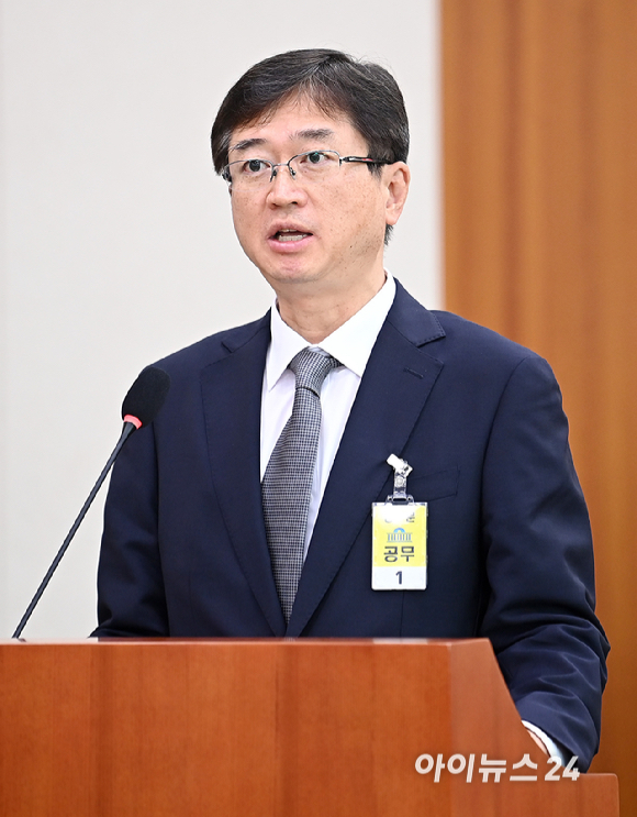 오영준 헌법재판소 재판관 후보자가 18일 오전국회 법제사법위원회에서 열린 인사청문회에서 모두발언을 하고 있다. [사진=곽영래 기자]