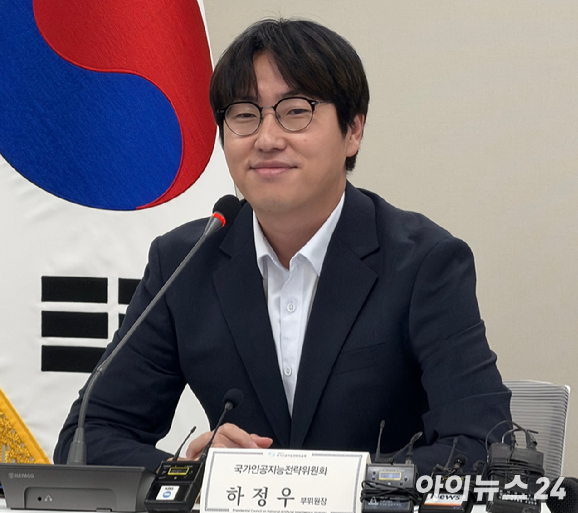 하정우 국가인공지능전략위원회 부위원장이 31일 서울 중구 국가인공지능전략위 16층 회의실에서 기자간담회를 열고 취임 소감을 밝히고 있다. [사진=안세준 기자]