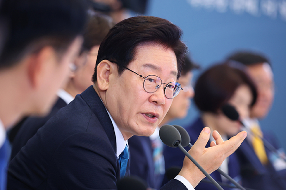 이재명 대통령이 15일 청와대에서 열린 규제합리화위원회 제1차 전체회의에서 발언하고 있다. 2026.4.15 [사진=연합뉴스]