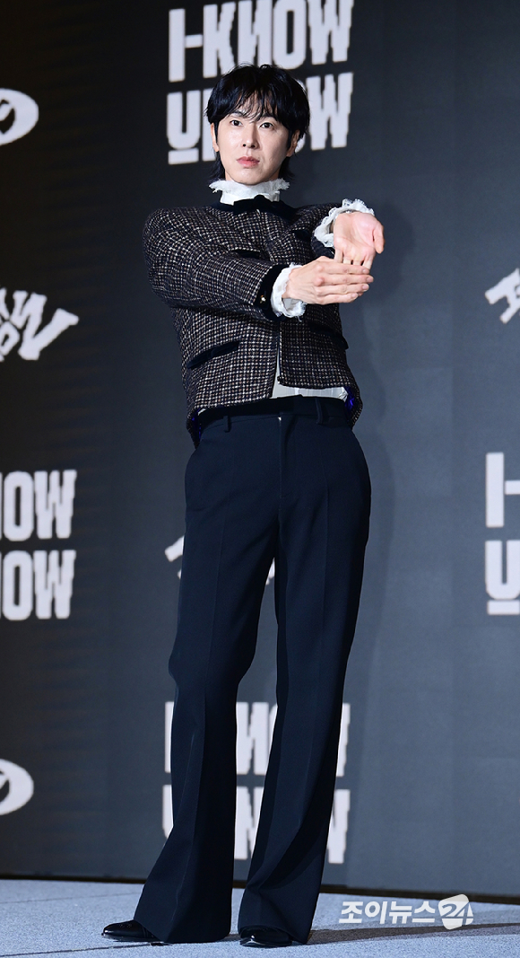 [포토] 유노윤호, 타이틀곡 &apos;스트레치&apos; 직관적인 포인트 안무